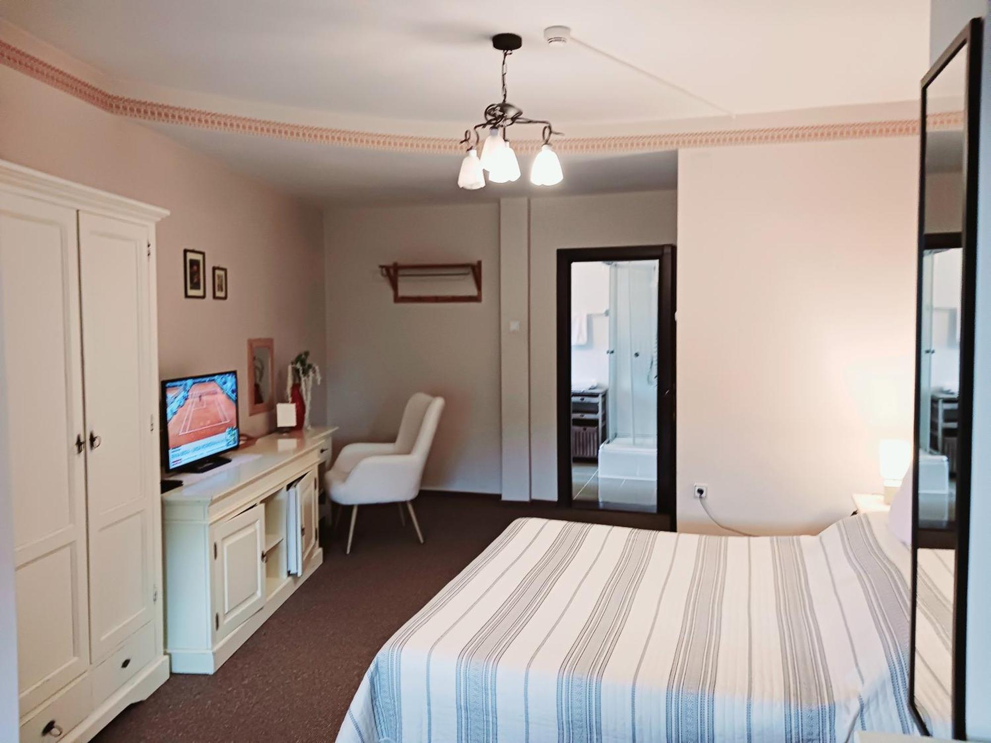 Casa Calin Hotel Vama  Buitenkant foto